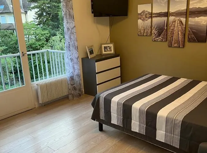 Appartement Superbe En Résidence Avec Piscine. Aix-les-Bains